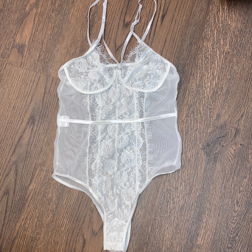Gorgeous White Lace Teddy    Size M